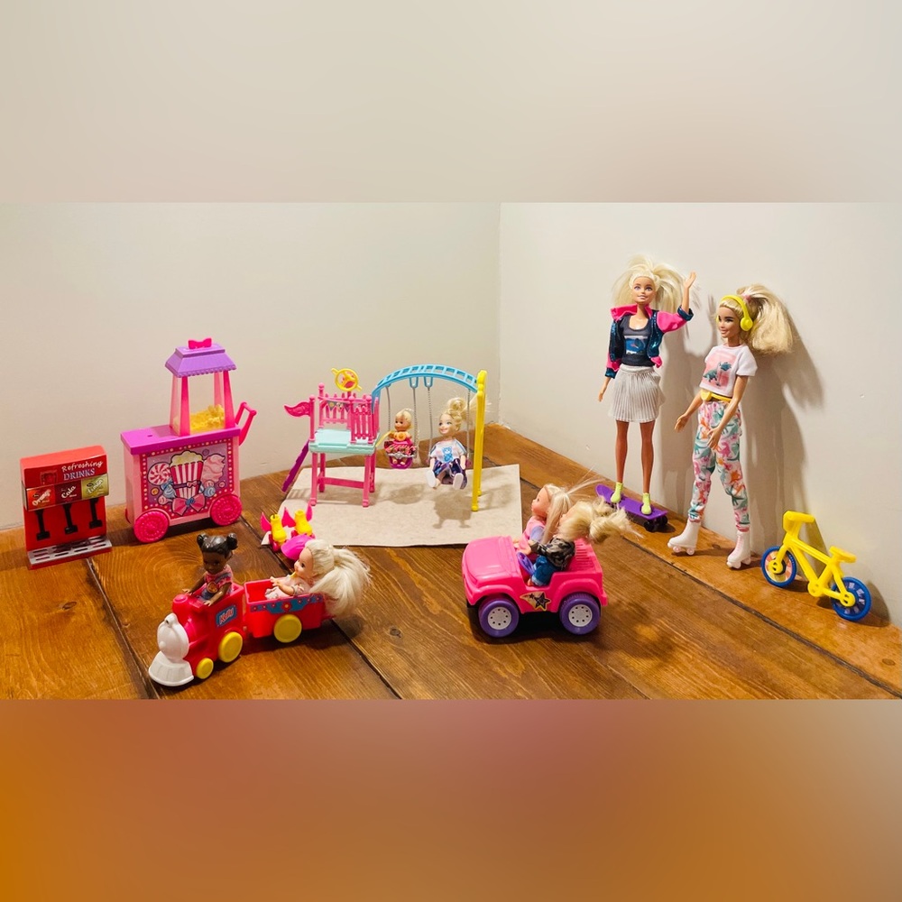 Barbie Moms and their Kids at the Amusement Park EUC Includes Rare Krissy Baby